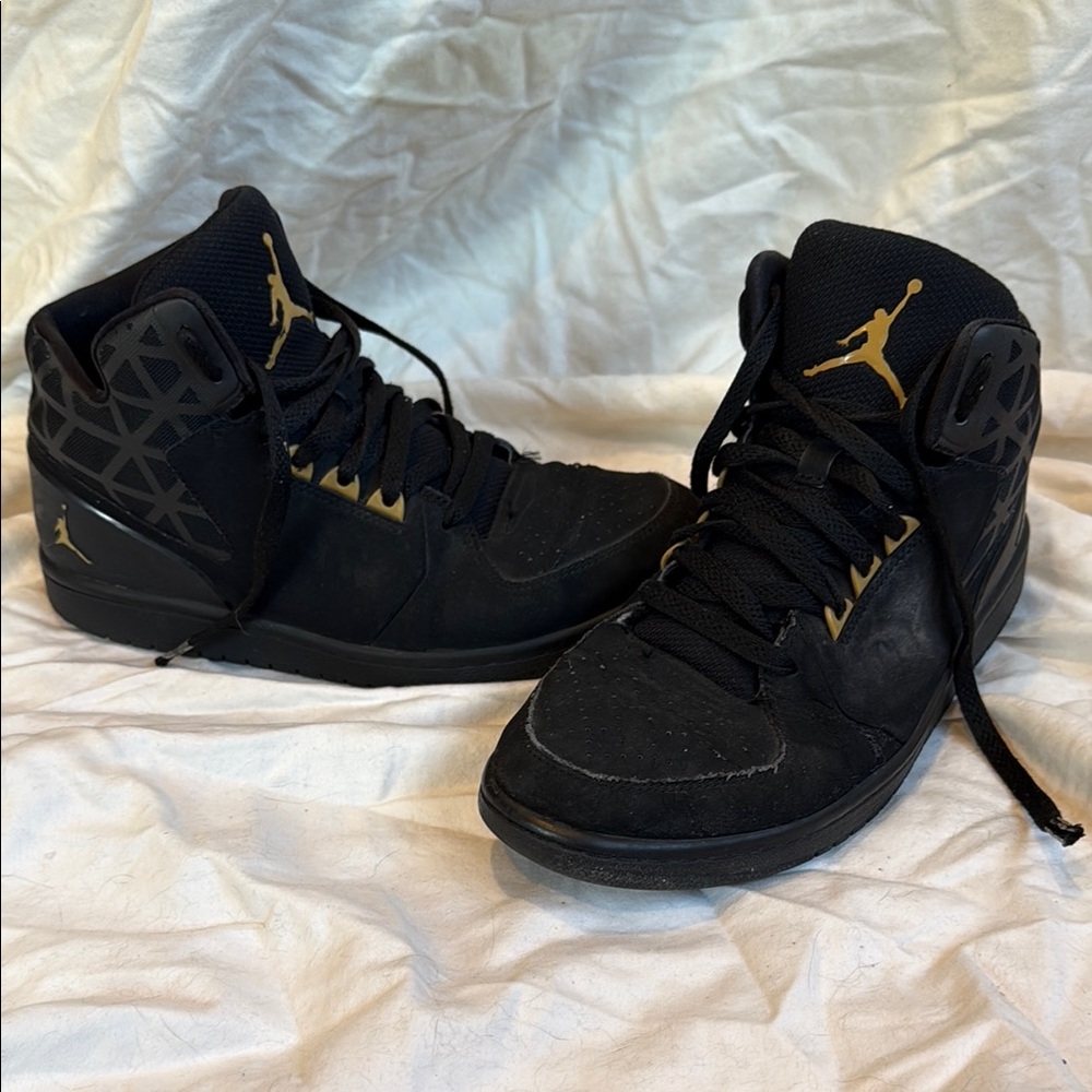 Air Jordan Men's Black and Gold Size 9